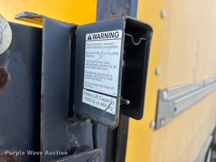 image for item ET1584 1999 GMC Savana 3500 box truck