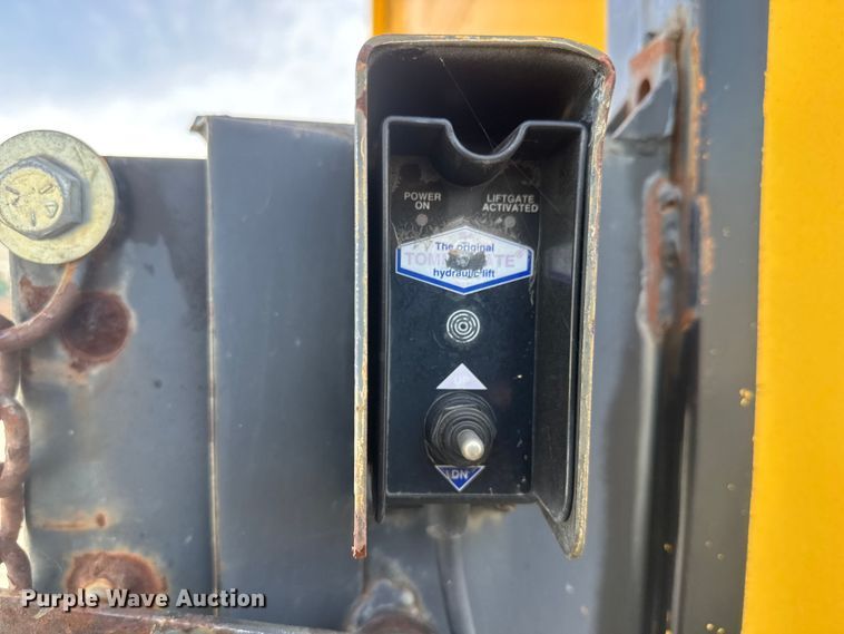 image for item ET1584 1999 GMC Savana 3500 box truck