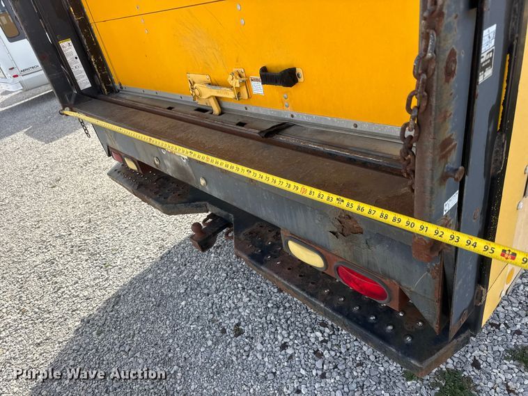 image for item ET1584 1999 GMC Savana 3500 box truck