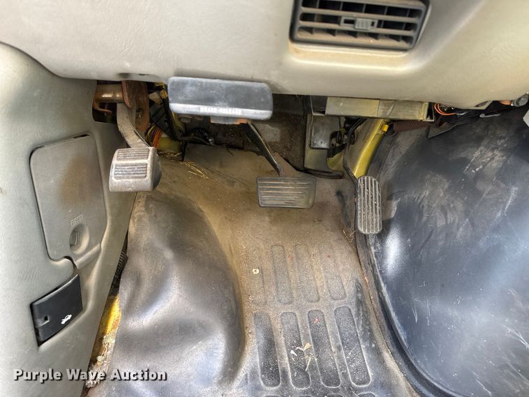 image for item ET1584 1999 GMC Savana 3500 box truck