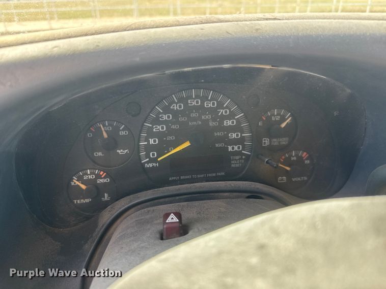 image for item ET1584 1999 GMC Savana 3500 box truck