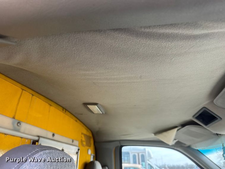 image for item ET1584 1999 GMC Savana 3500 box truck