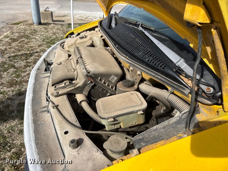 image for item ET1584 1999 GMC Savana 3500 box truck