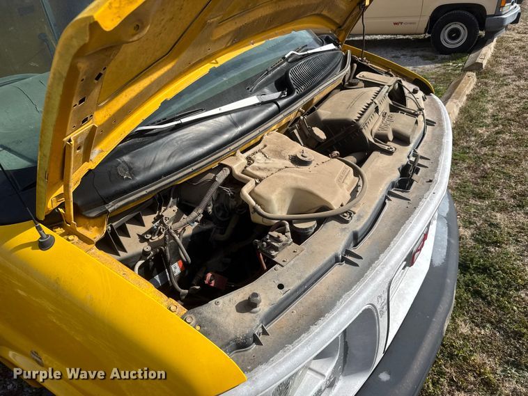 image for item ET1584 1999 GMC Savana 3500 box truck