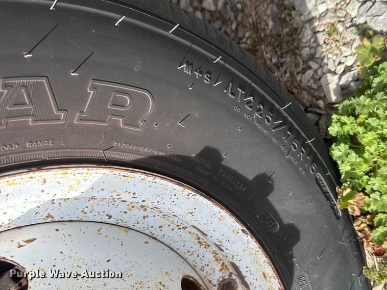 image for item ET1584 1999 GMC Savana 3500 box truck