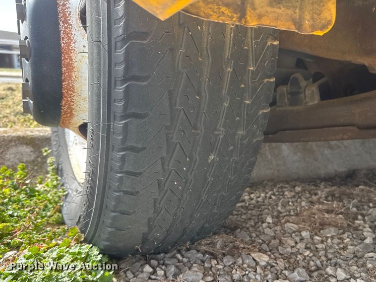 image for item ET1584 1999 GMC Savana 3500 box truck