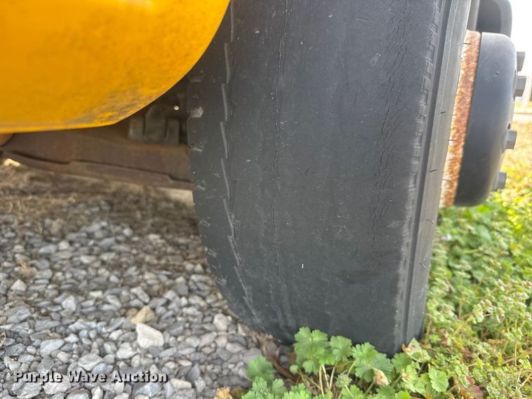 image for item ET1584 1999 GMC Savana 3500 box truck