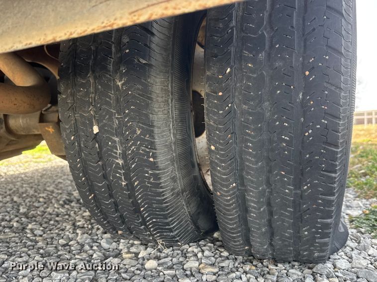 image for item ET1584 1999 GMC Savana 3500 box truck