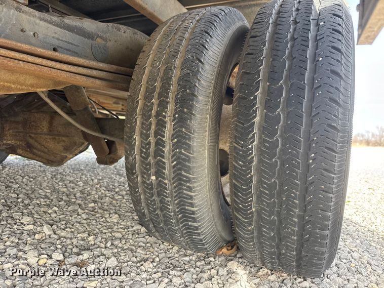 image for item ET1584 1999 GMC Savana 3500 box truck