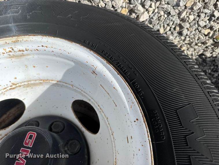 image for item ET1584 1999 GMC Savana 3500 box truck