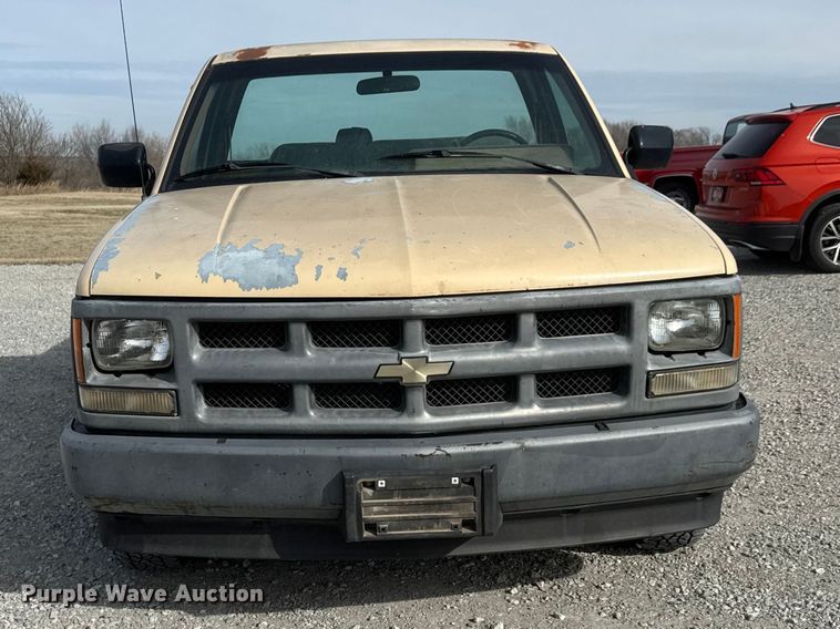 image for item ET1585 1991 Chevrolet C1500 pickup truck