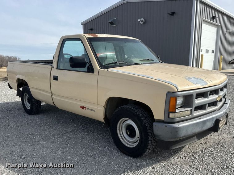 image for item ET1585 1991 Chevrolet C1500 pickup truck