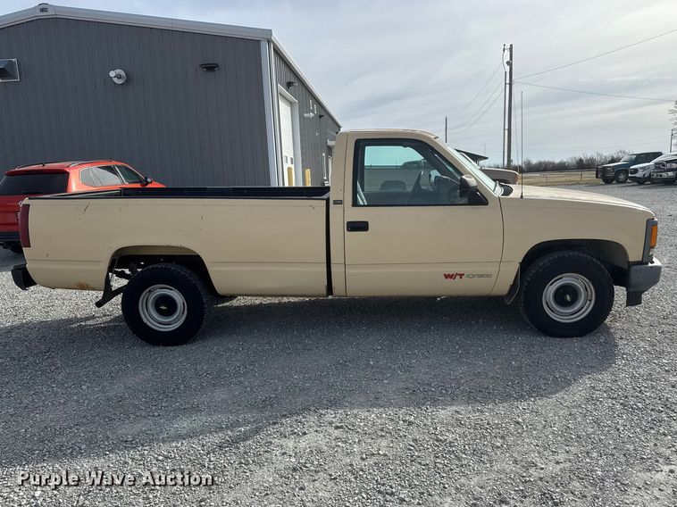 image for item ET1585 1991 Chevrolet C1500 pickup truck