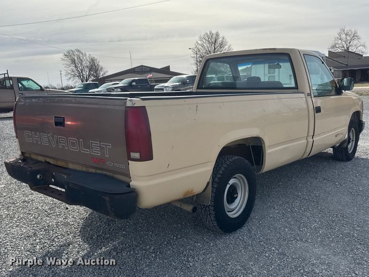 image for item ET1585 1991 Chevrolet C1500 pickup truck