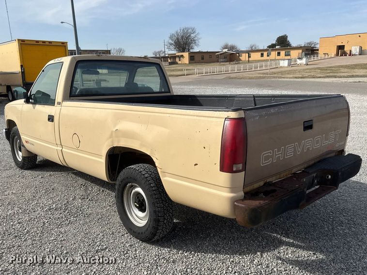 image for item ET1585 1991 Chevrolet C1500 pickup truck