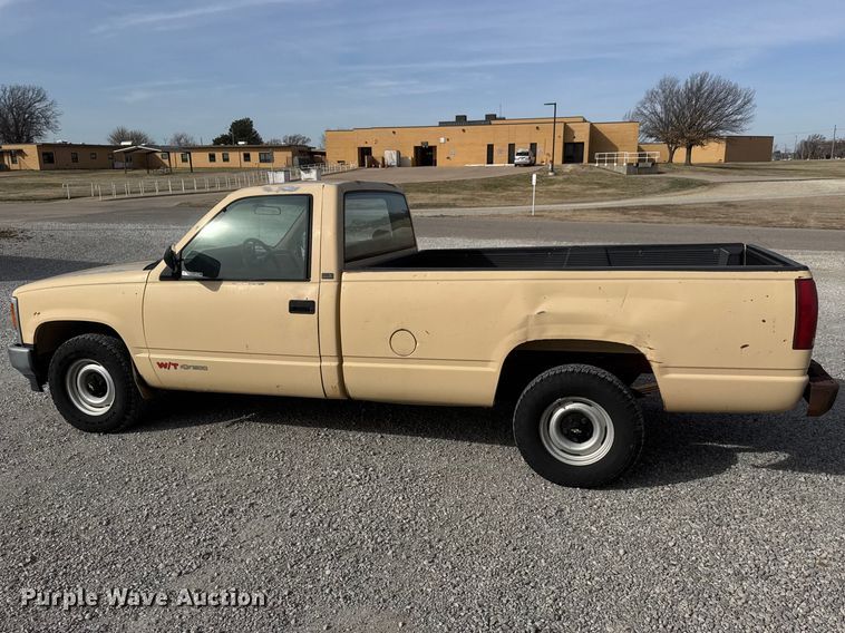 image for item ET1585 1991 Chevrolet C1500 pickup truck