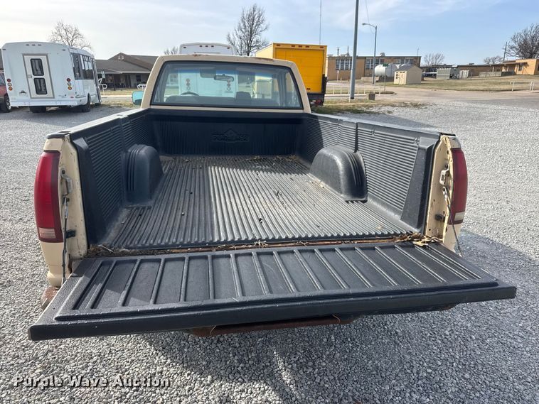 image for item ET1585 1991 Chevrolet C1500 pickup truck