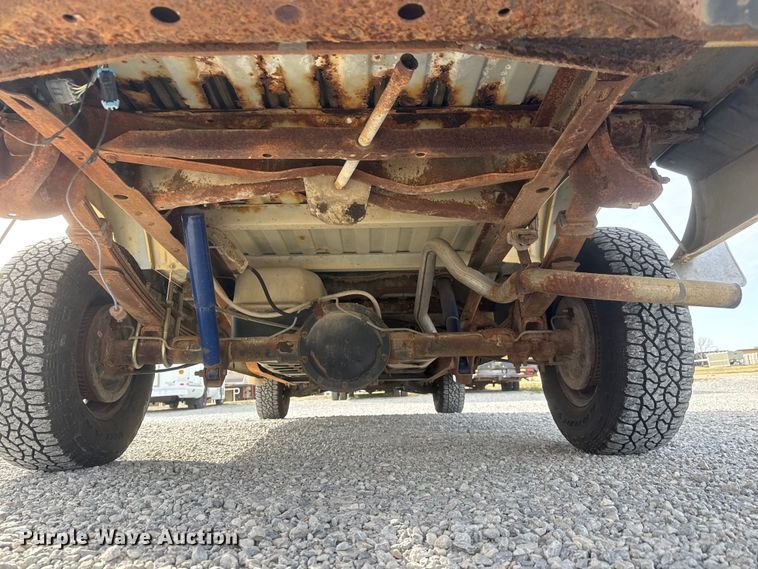 image for item ET1585 1991 Chevrolet C1500 pickup truck