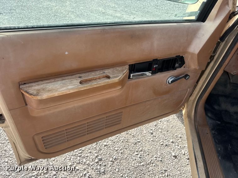 image for item ET1585 1991 Chevrolet C1500 pickup truck