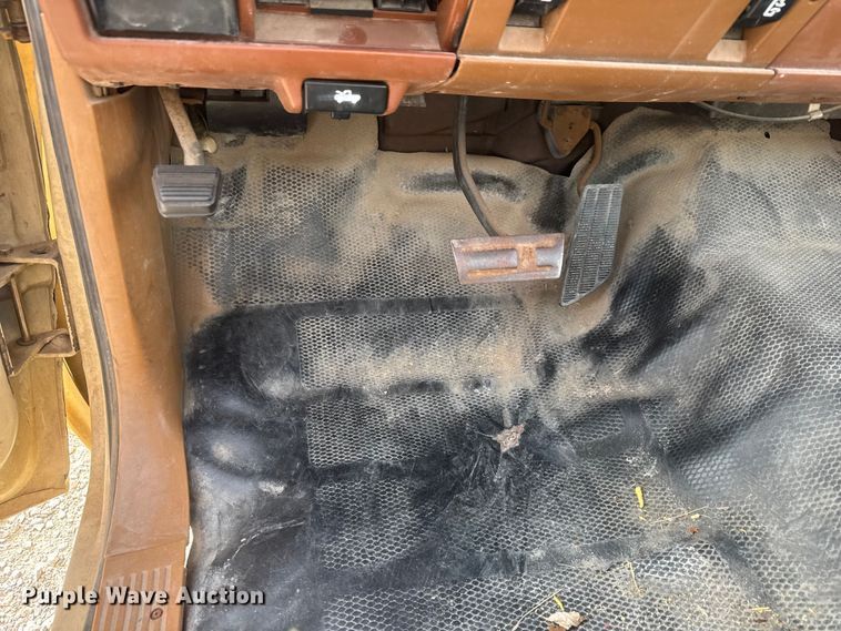 image for item ET1585 1991 Chevrolet C1500 pickup truck