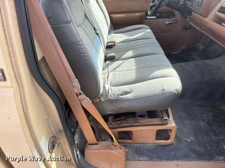 image for item ET1585 1991 Chevrolet C1500 pickup truck