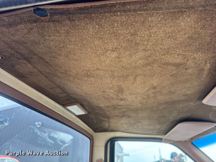 image for item ET1585 1991 Chevrolet C1500 pickup truck