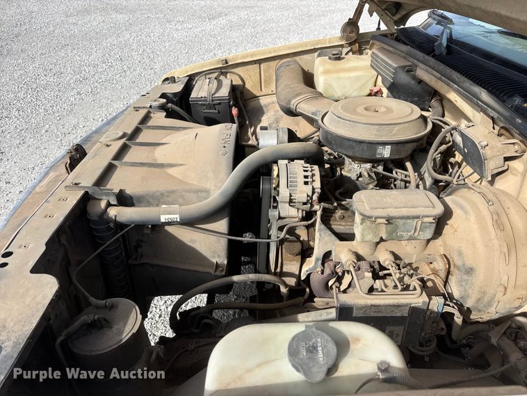 image for item ET1585 1991 Chevrolet C1500 pickup truck