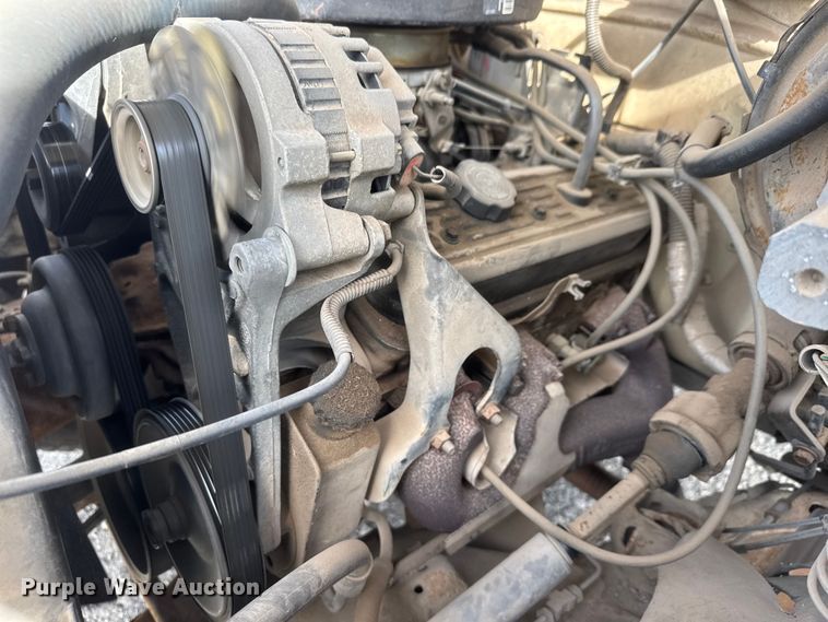 image for item ET1585 1991 Chevrolet C1500 pickup truck