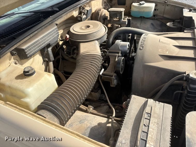 image for item ET1585 1991 Chevrolet C1500 pickup truck