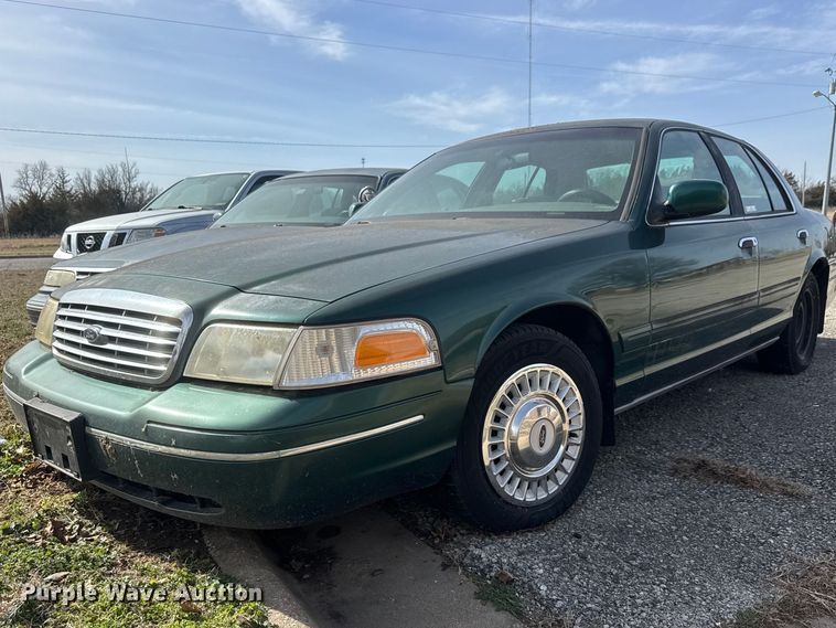 image for item ET1586 2000 Ford Crown Victoria Police Interceptor 