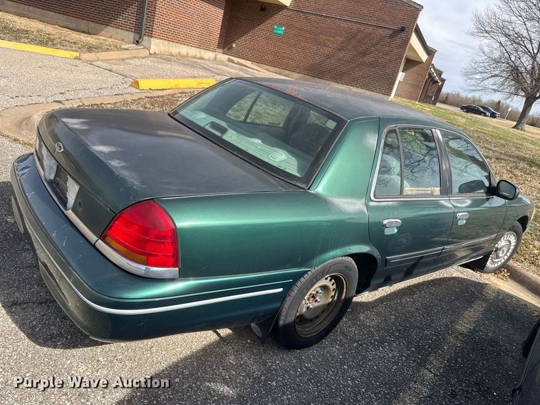 image for item ET1586 2000 Ford Crown Victoria Police Interceptor 
