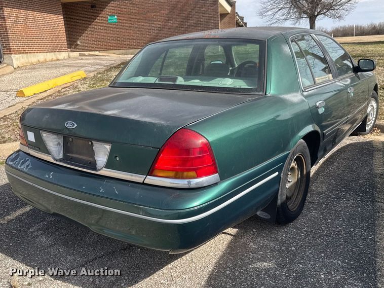 image for item ET1586 2000 Ford Crown Victoria Police Interceptor 