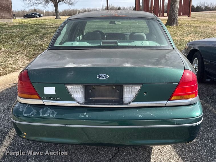 image for item ET1586 2000 Ford Crown Victoria Police Interceptor 