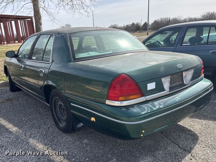 image for item ET1586 2000 Ford Crown Victoria Police Interceptor 