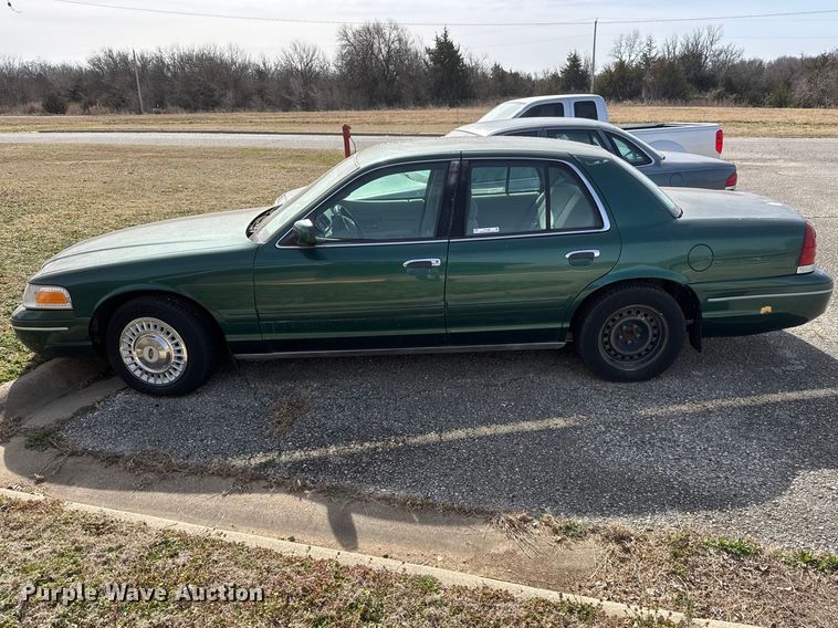 image for item ET1586 2000 Ford Crown Victoria Police Interceptor 