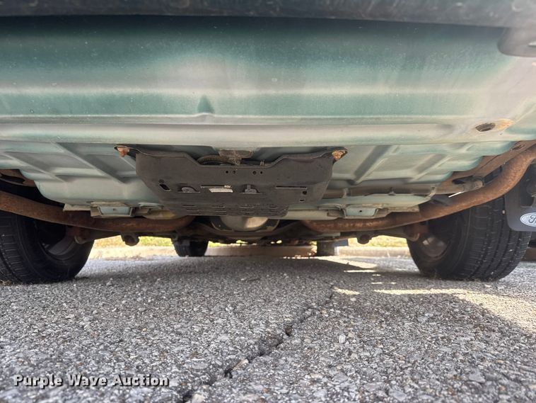 image for item ET1586 2000 Ford Crown Victoria Police Interceptor 