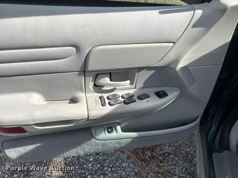 image for item ET1586 2000 Ford Crown Victoria Police Interceptor 