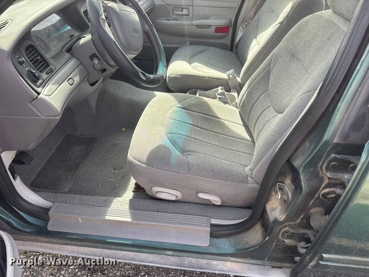 image for item ET1586 2000 Ford Crown Victoria Police Interceptor 