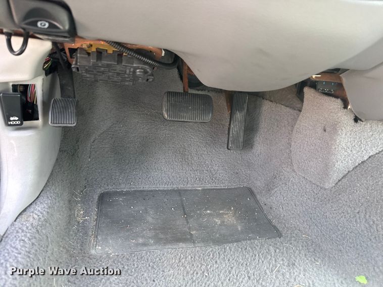 image for item ET1586 2000 Ford Crown Victoria Police Interceptor 