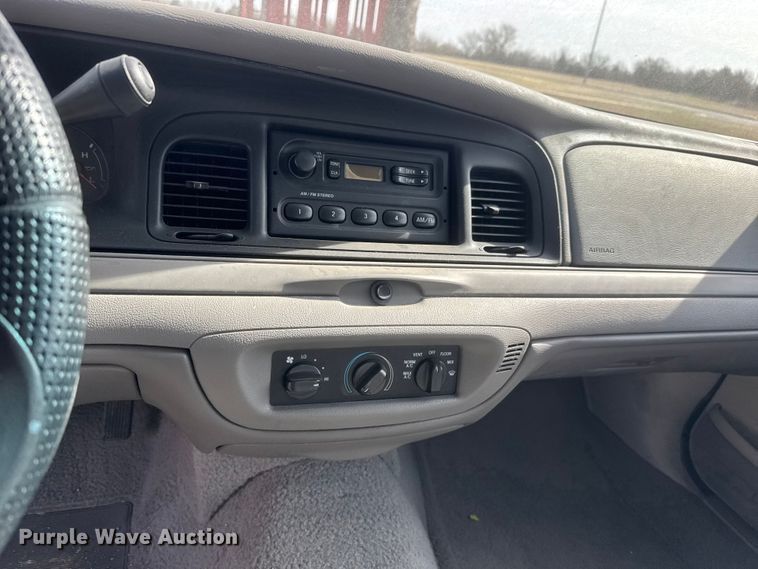 image for item ET1586 2000 Ford Crown Victoria Police Interceptor 