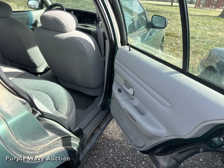 image for item ET1586 2000 Ford Crown Victoria Police Interceptor 