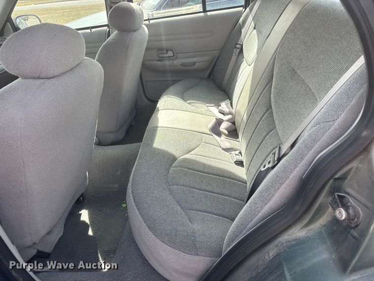 image for item ET1586 2000 Ford Crown Victoria Police Interceptor 