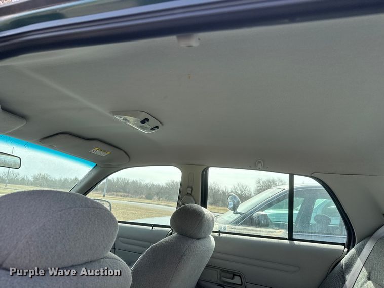 image for item ET1586 2000 Ford Crown Victoria Police Interceptor 