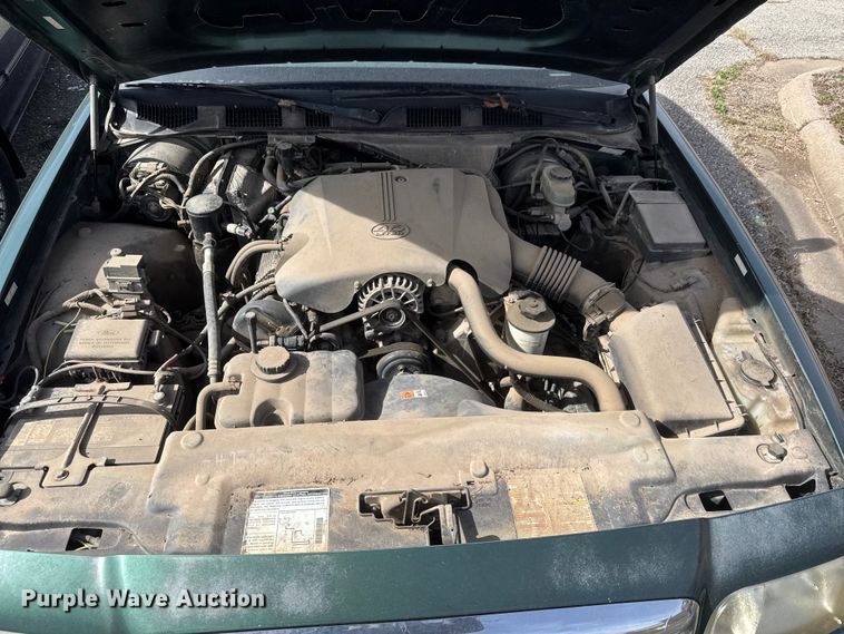 image for item ET1586 2000 Ford Crown Victoria Police Interceptor 