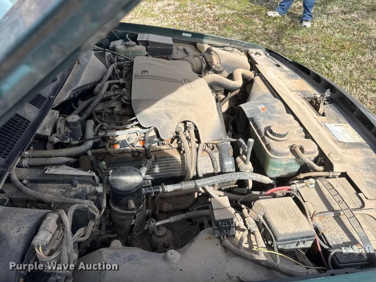 image for item ET1586 2000 Ford Crown Victoria Police Interceptor 