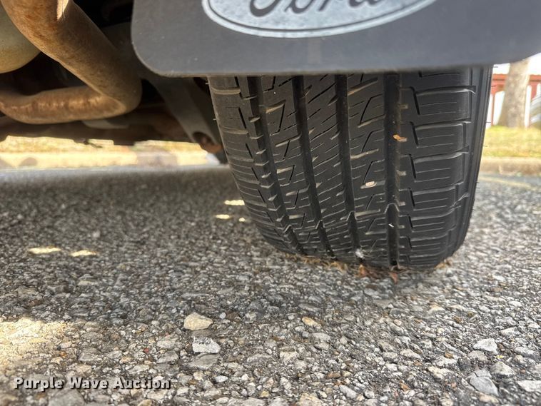 image for item ET1586 2000 Ford Crown Victoria Police Interceptor 