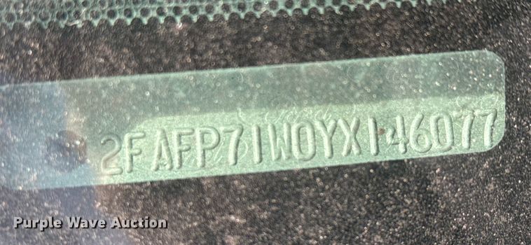 image for item ET1586 2000 Ford Crown Victoria Police Interceptor 