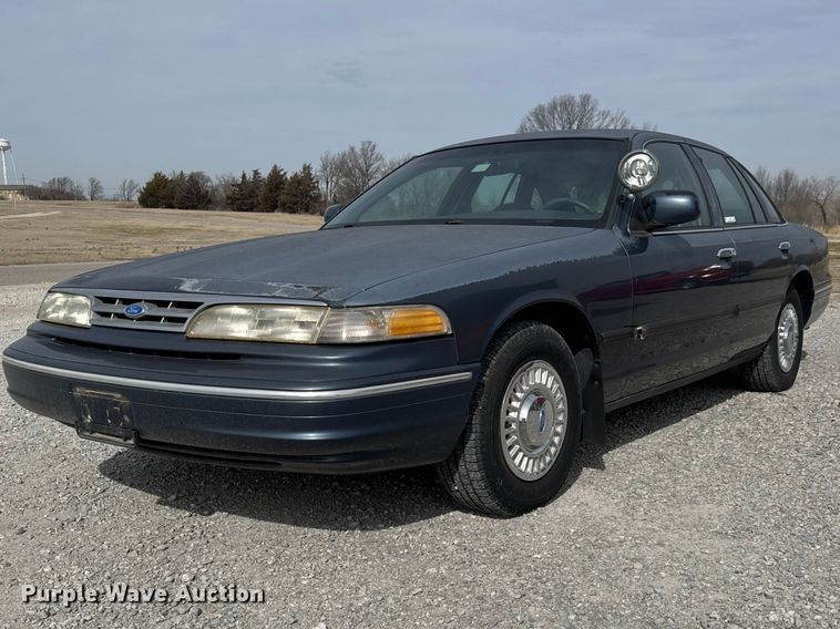 image for item ET1587 1997 Ford Crown Victoria Police Interceptor 