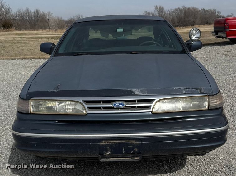 image for item ET1587 1997 Ford Crown Victoria Police Interceptor 