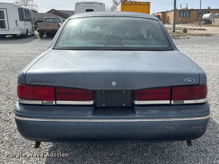 image for item ET1587 1997 Ford Crown Victoria Police Interceptor 